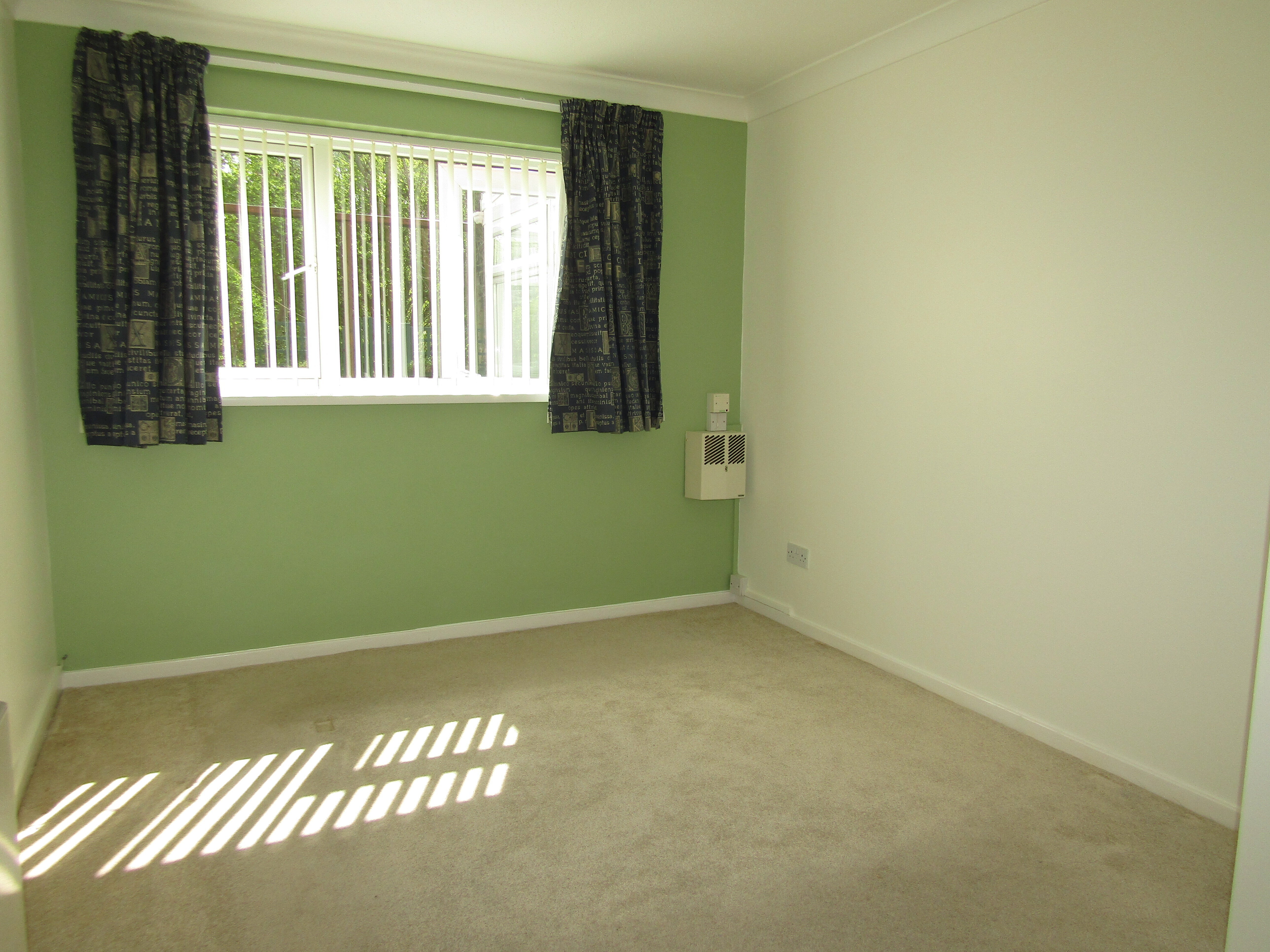 Flat Pine Grove in Gillingham