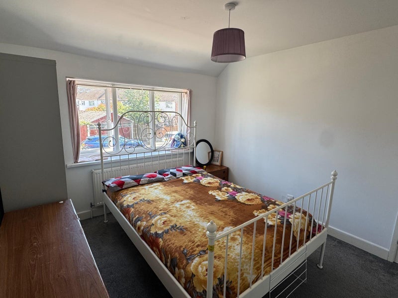 Room West Avenue in Crawley