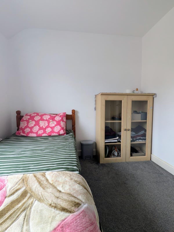 Room West Avenue in Crawley