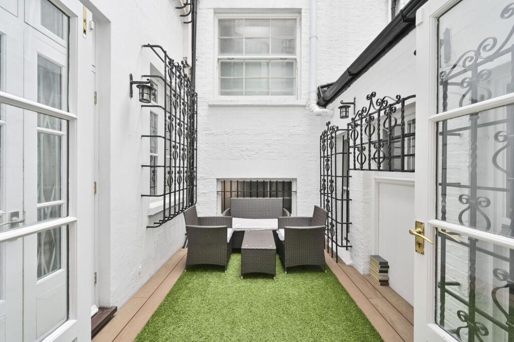 Flat Farm Street in City of Westminster