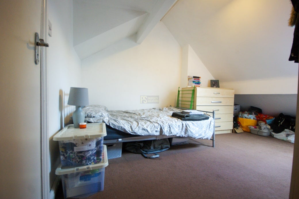 Flat Raddlebarn Road in Birmingham