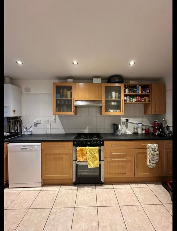 Room Bowater Close in Greater London