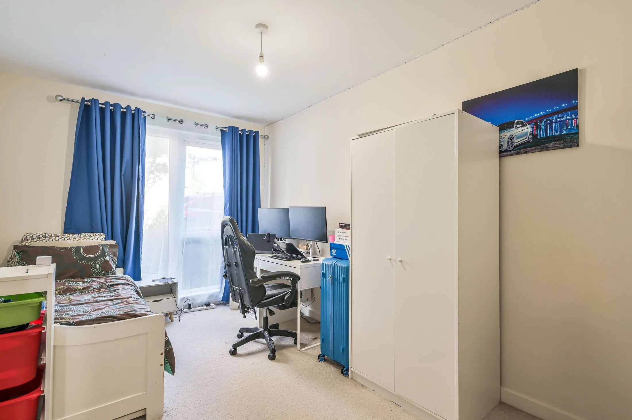 Flat Woodley Crescent in Greater London
