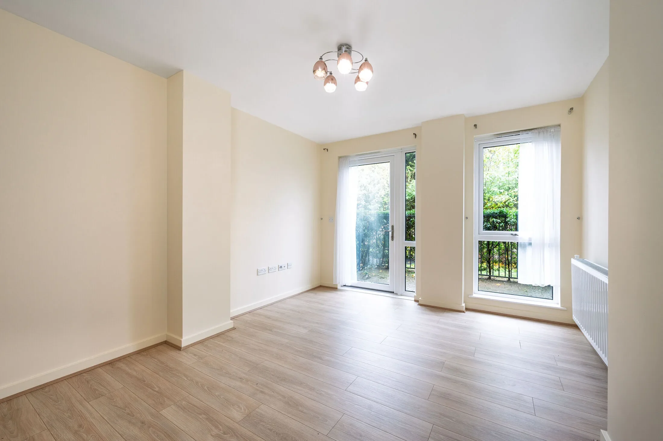 Flat Woodley Crescent in Greater London