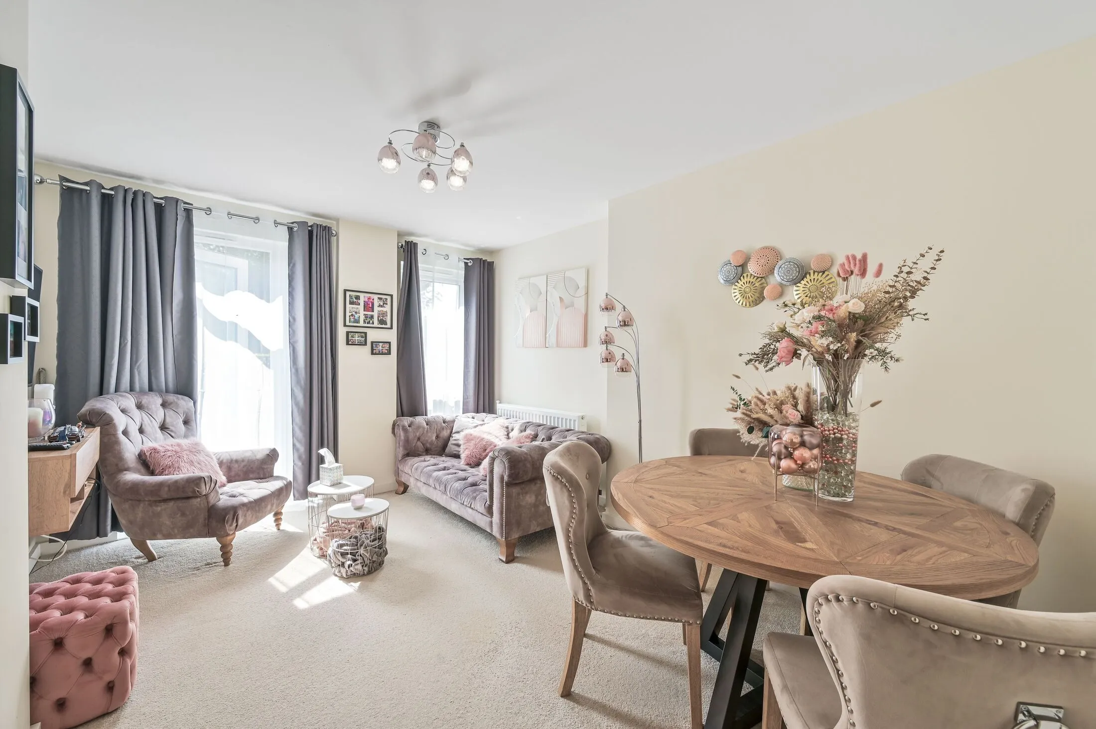 Flat Woodley Crescent in Greater London