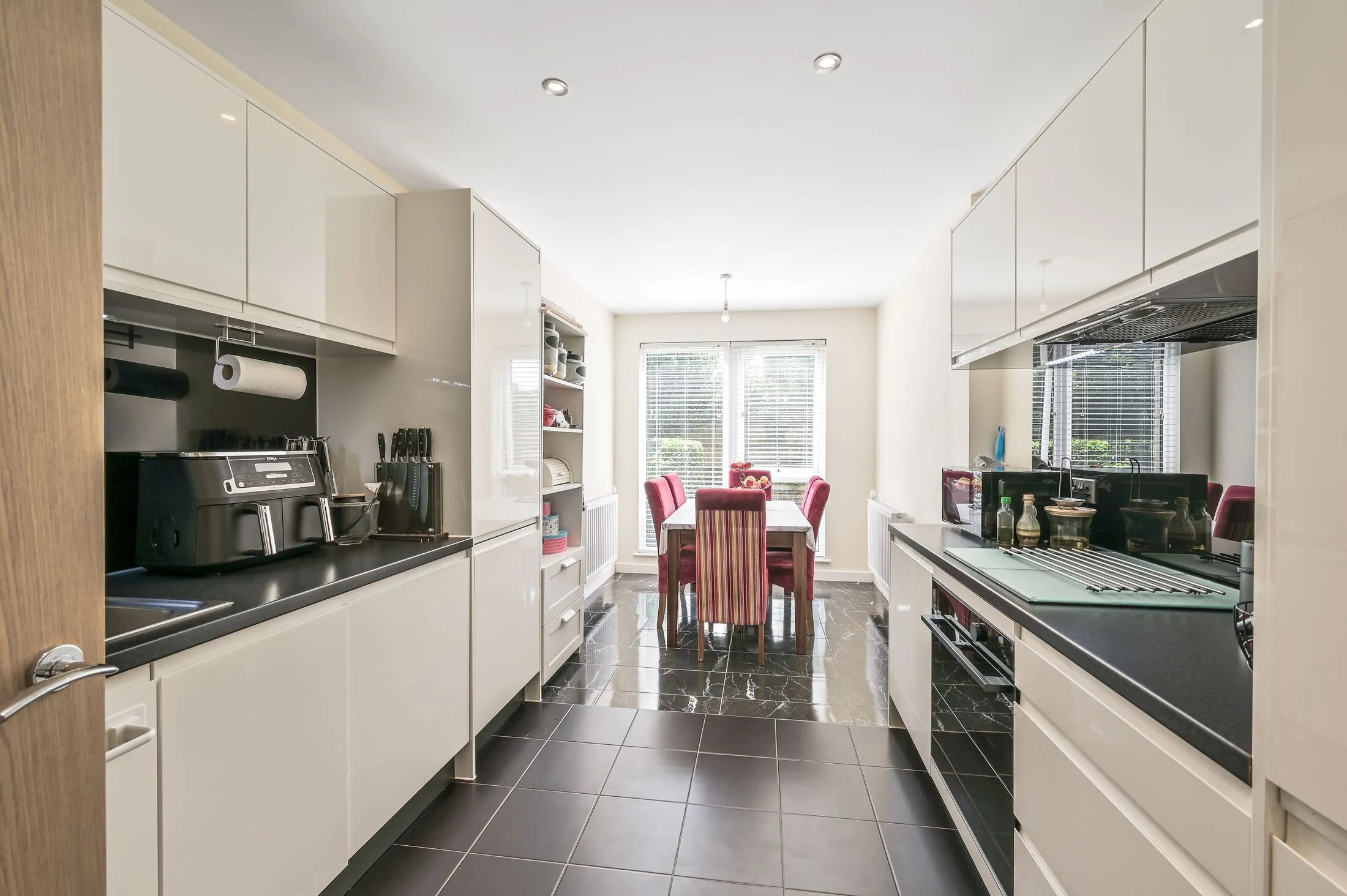 Flat Woodley Crescent in Greater London