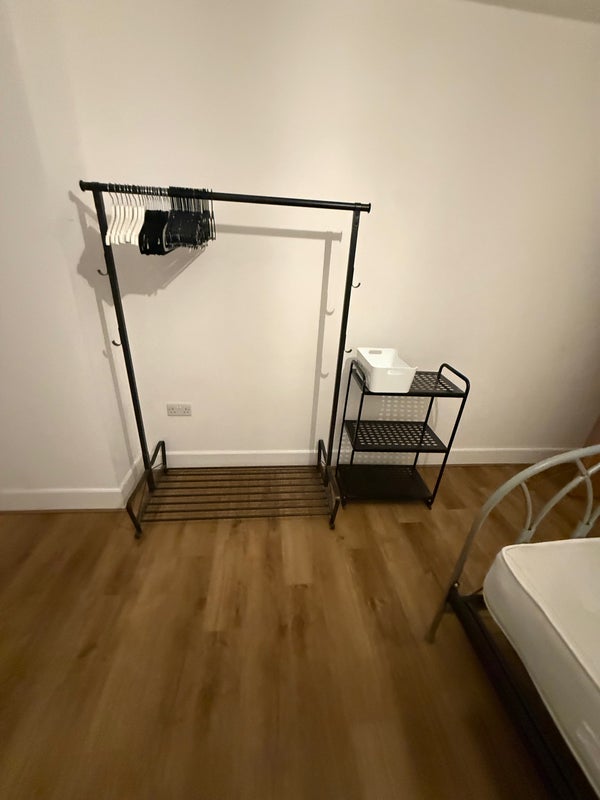 Room Clapham Road in Greater London