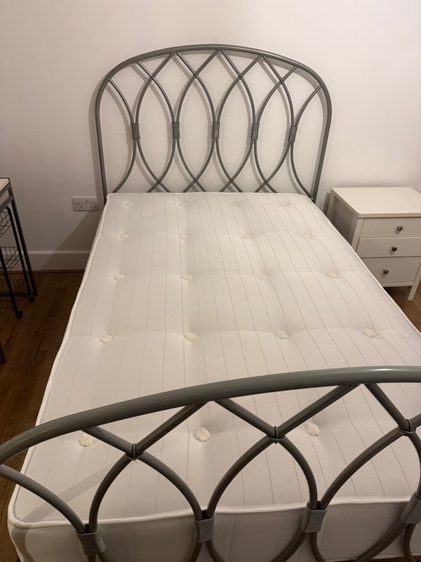 Room Clapham Road in Greater London