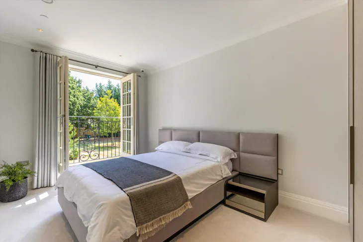 Flat King John Square in Borough of Runnymede