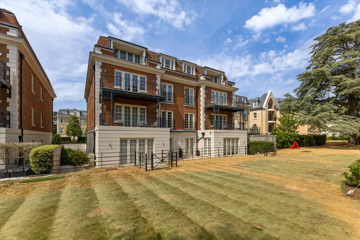Flat King John Square in Borough of Runnymede