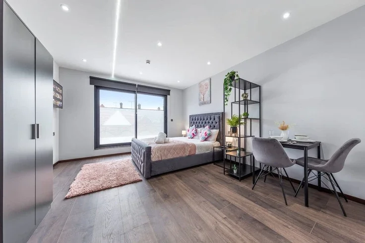 Flat Woodstock Road in Greater London