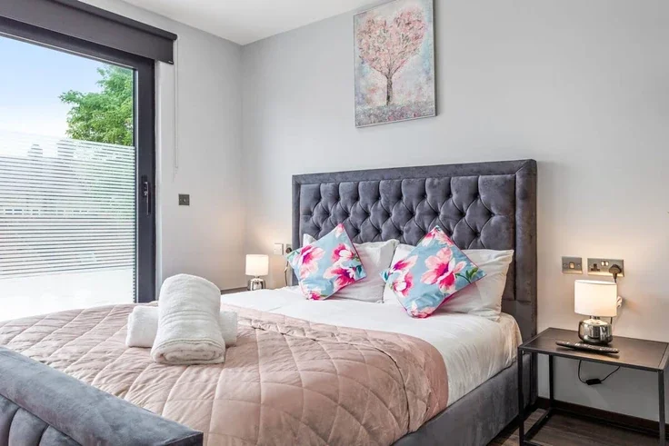 Flat Woodstock Road in Greater London