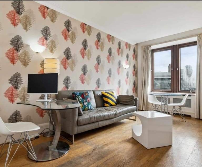 Flat Epsom Road in Greater London