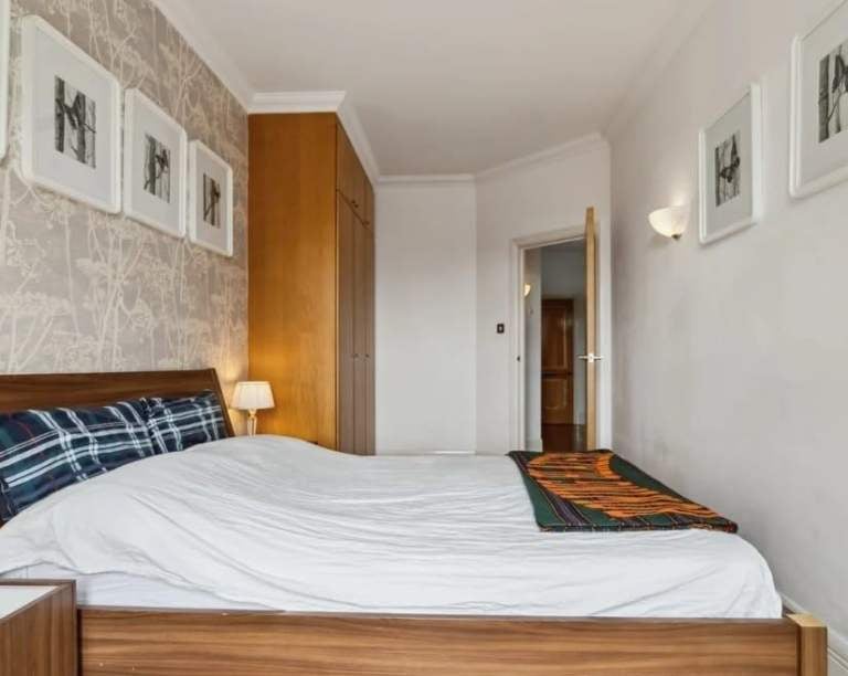 Flat Epsom Road in Greater London