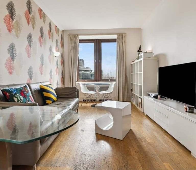 Flat Epsom Road in Greater London