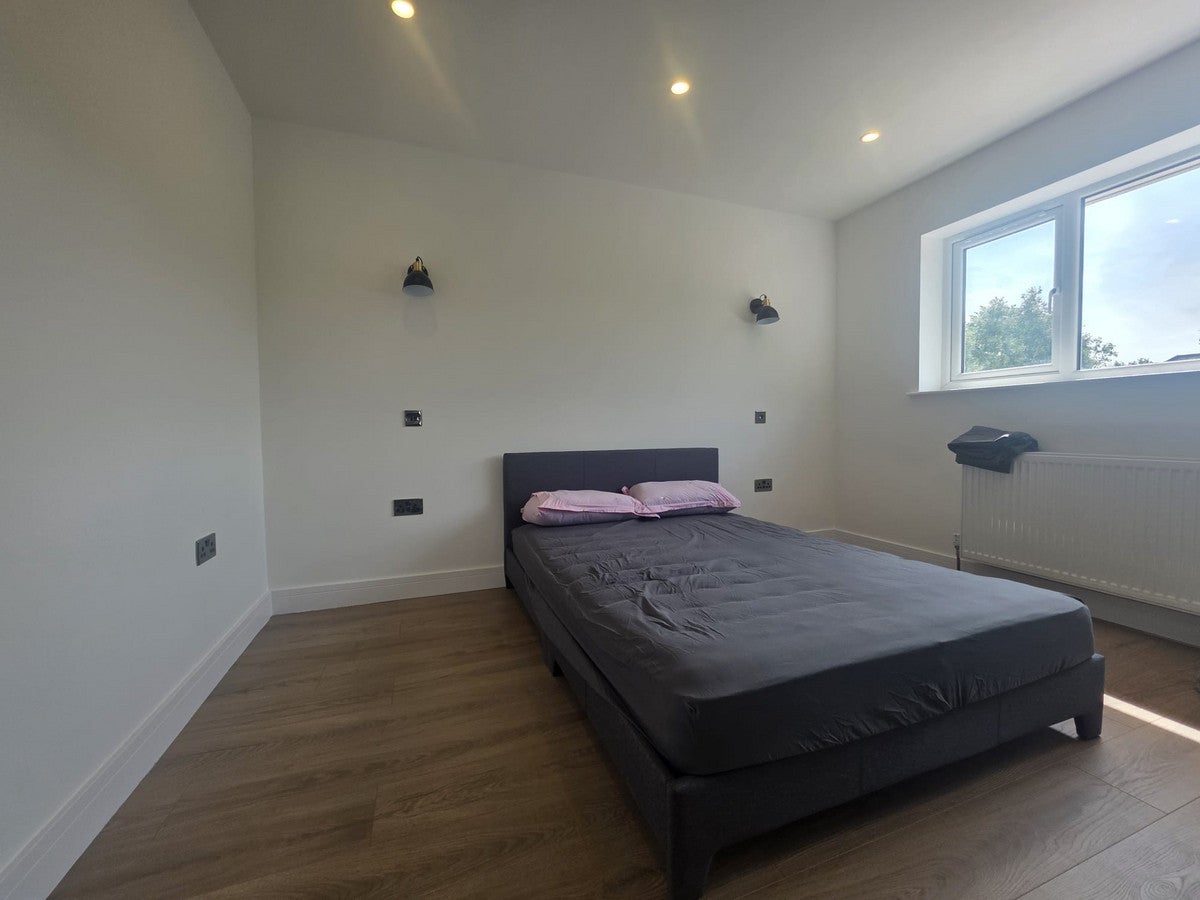 Room Avenue Gardens in Reigate and Banstead