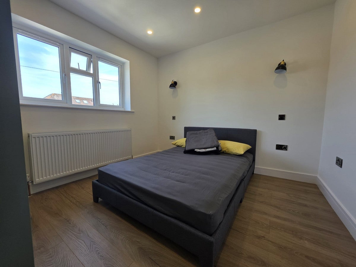 Room Avenue Gardens in Reigate and Banstead