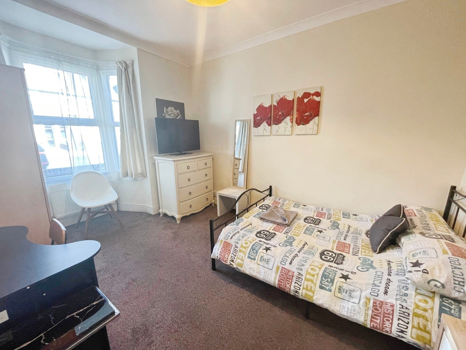 Room Caversham Road in Reading
