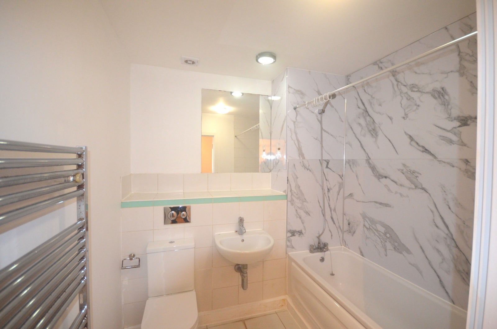 Flat Parham Drive in London