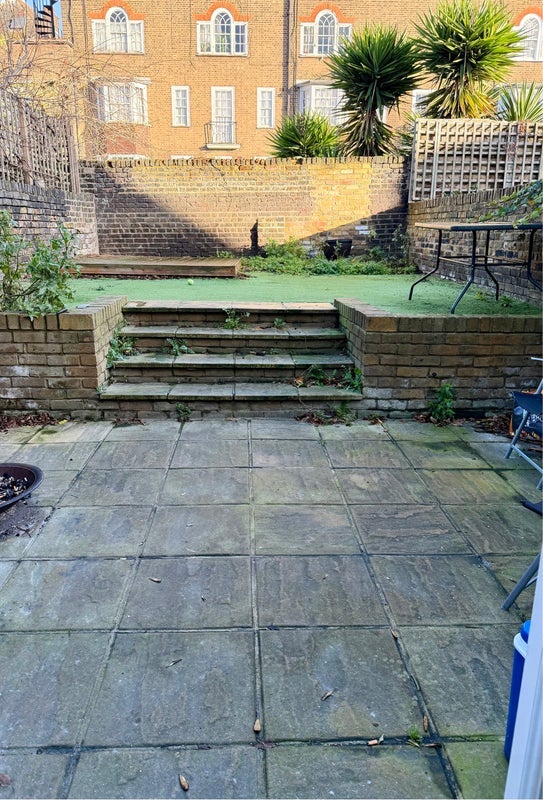 Room Killyon Road in Greater London