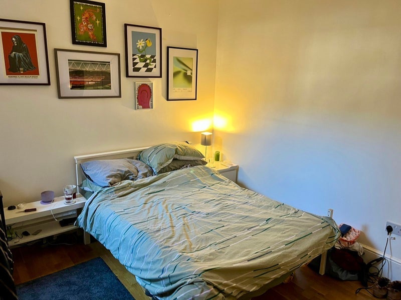 Room Killyon Road in Greater London