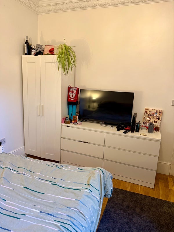 Room Killyon Road in Greater London