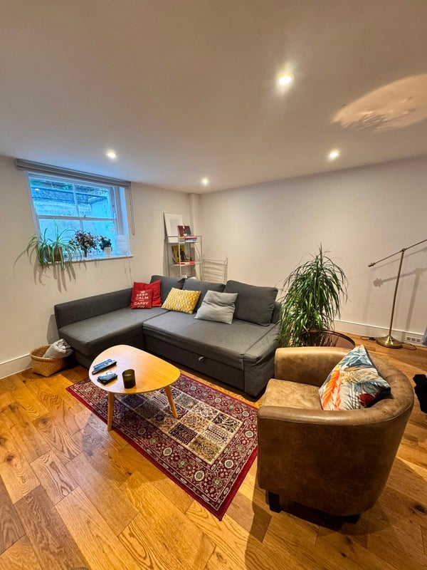 Room Englefield Road in Greater London