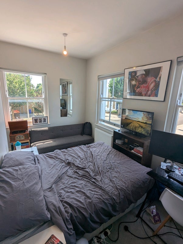 Room Englefield Road in Greater London