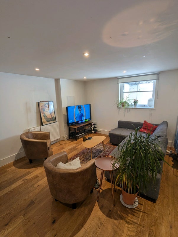Room Englefield Road in Greater London