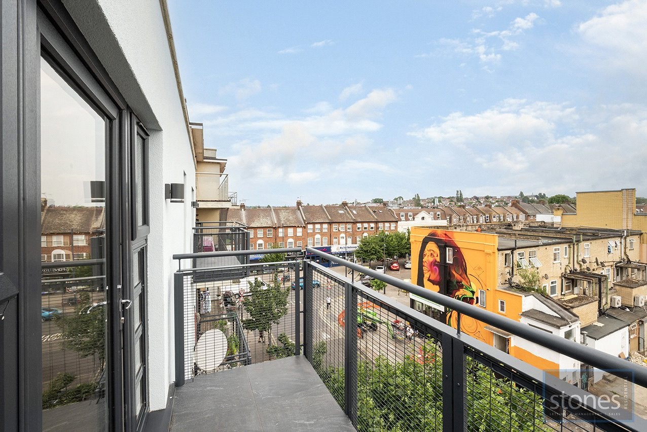 Flat Birse Crescent in Greater London