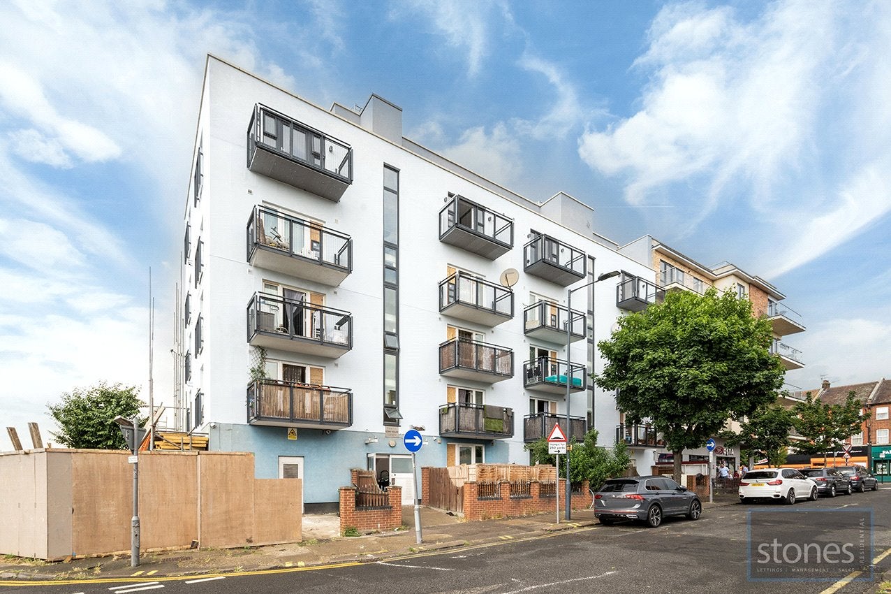 Flat Birse Crescent in Greater London