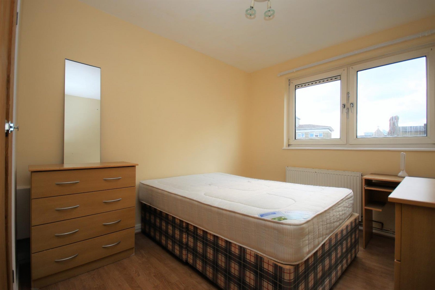 Flat Nuttall Street in Greater London