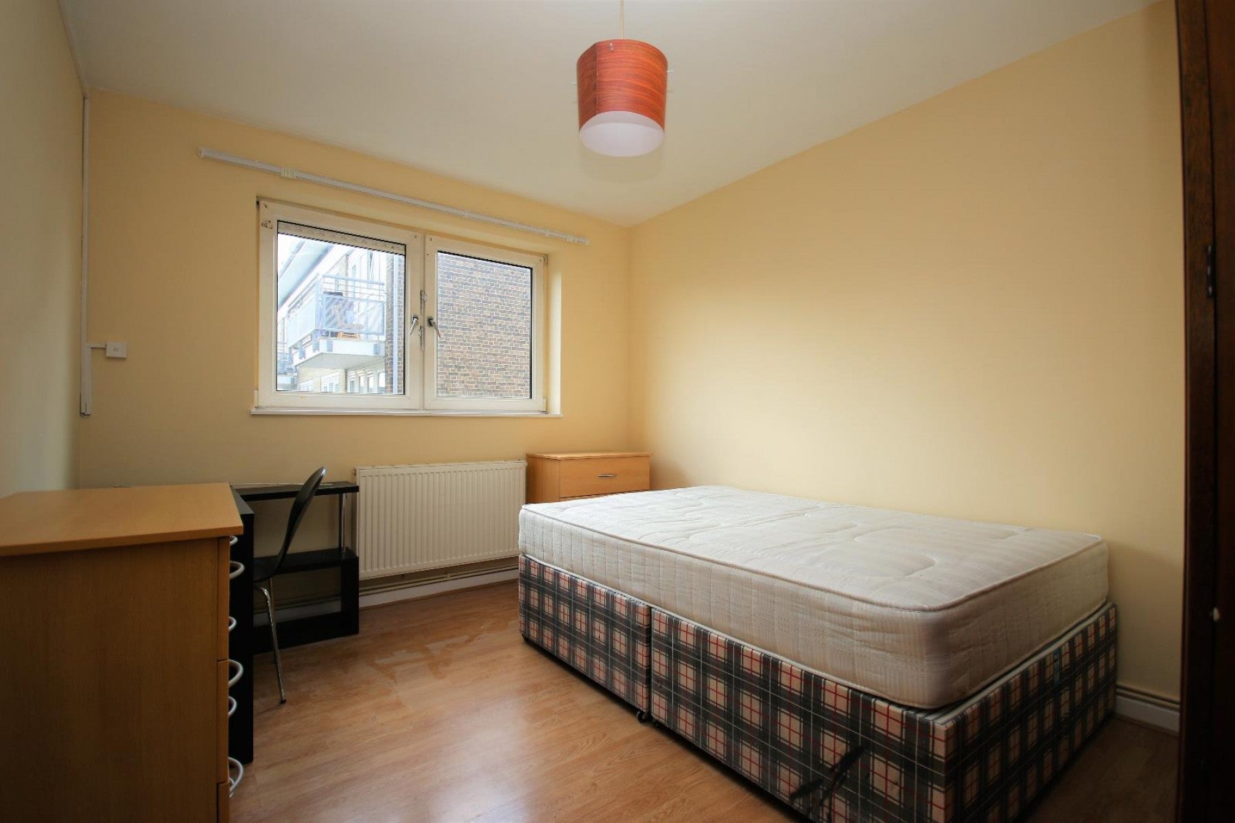 Flat Nuttall Street in Greater London