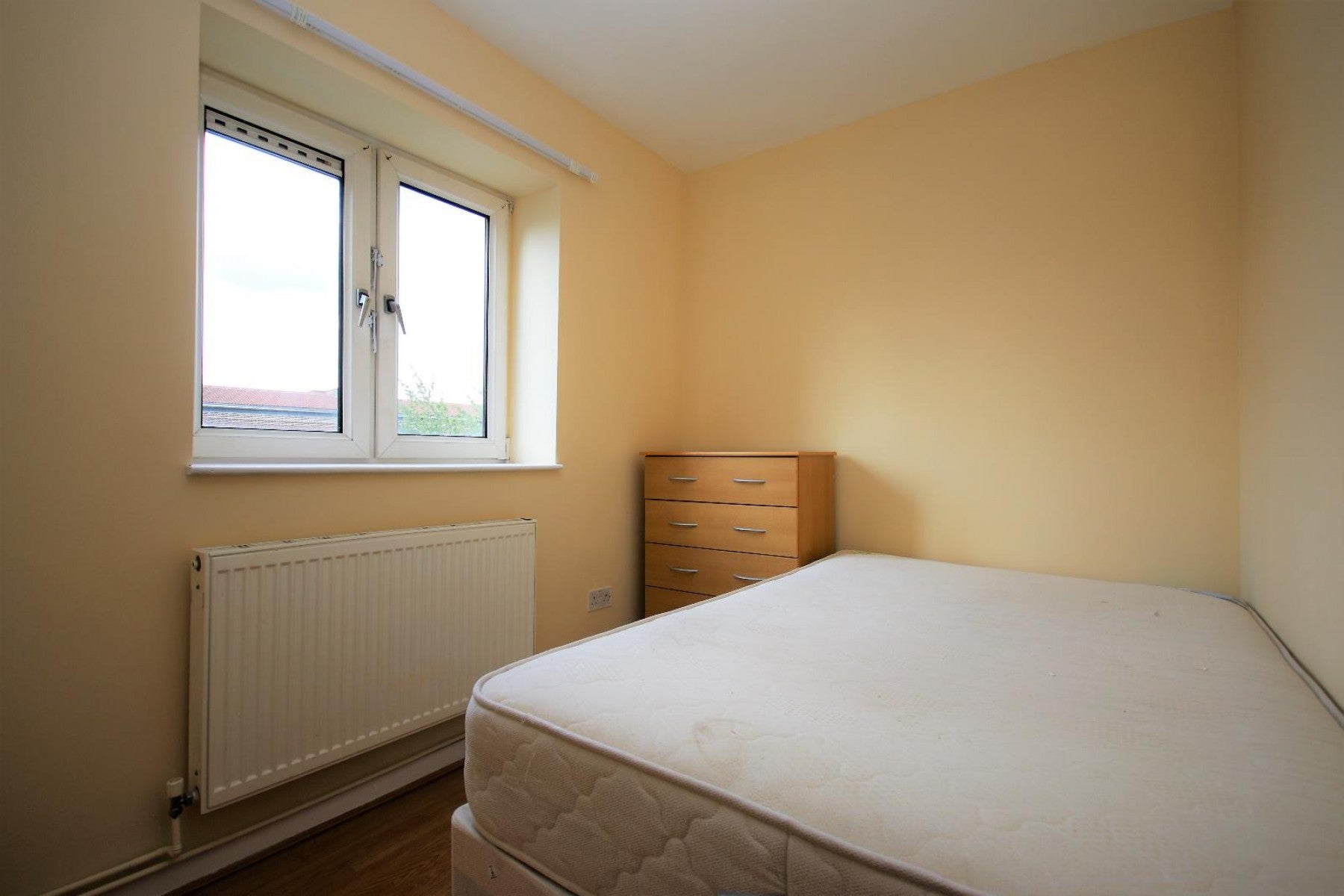 Flat Nuttall Street in Greater London