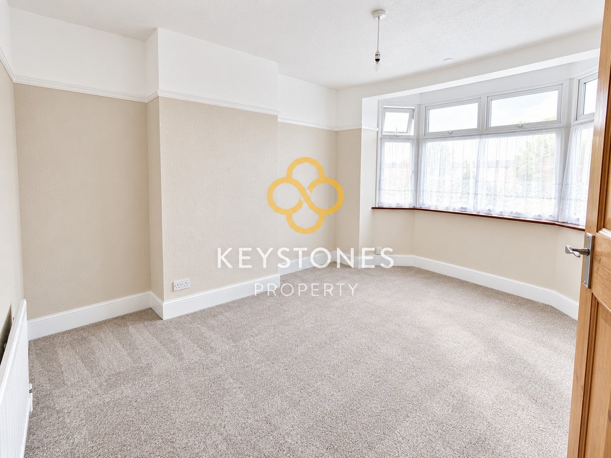 House Radnor Crescent in Greater London