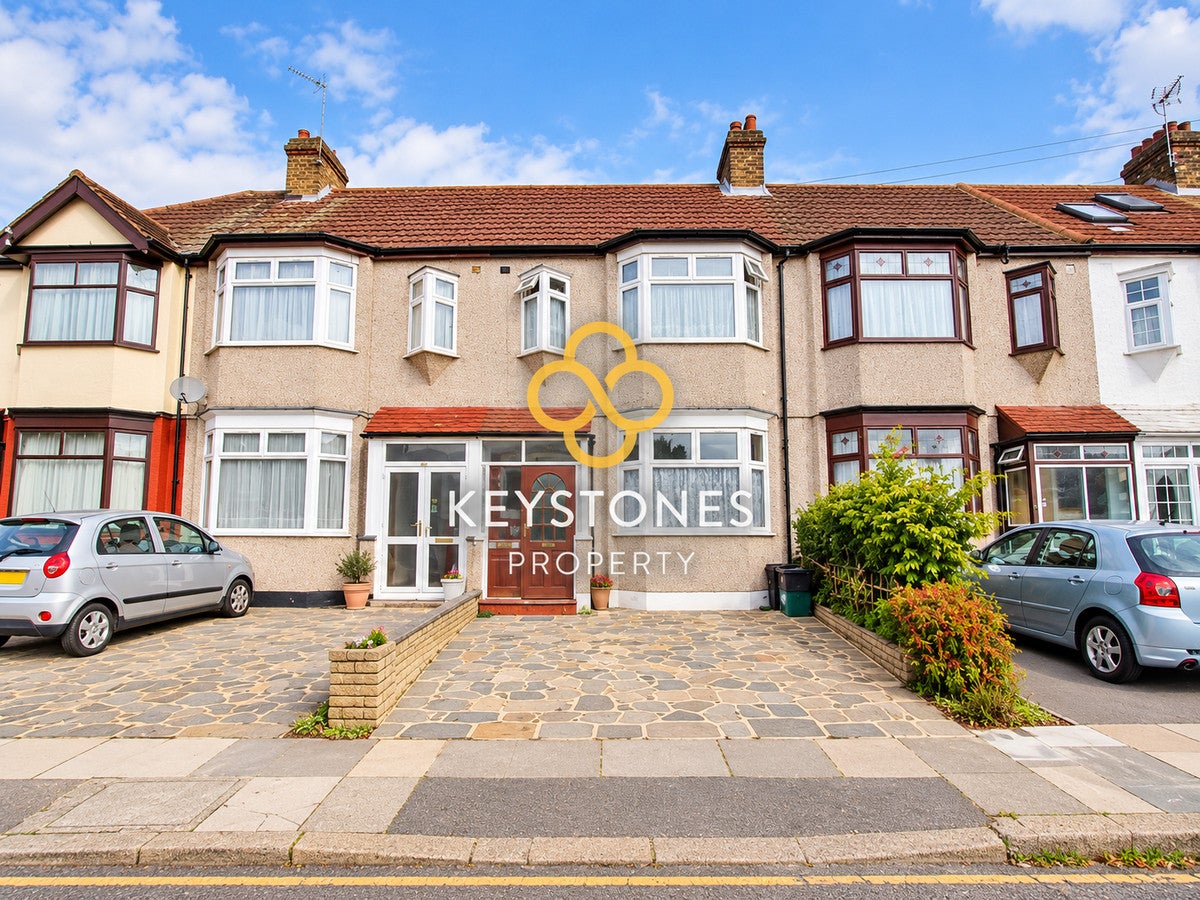 House Radnor Crescent in Greater London