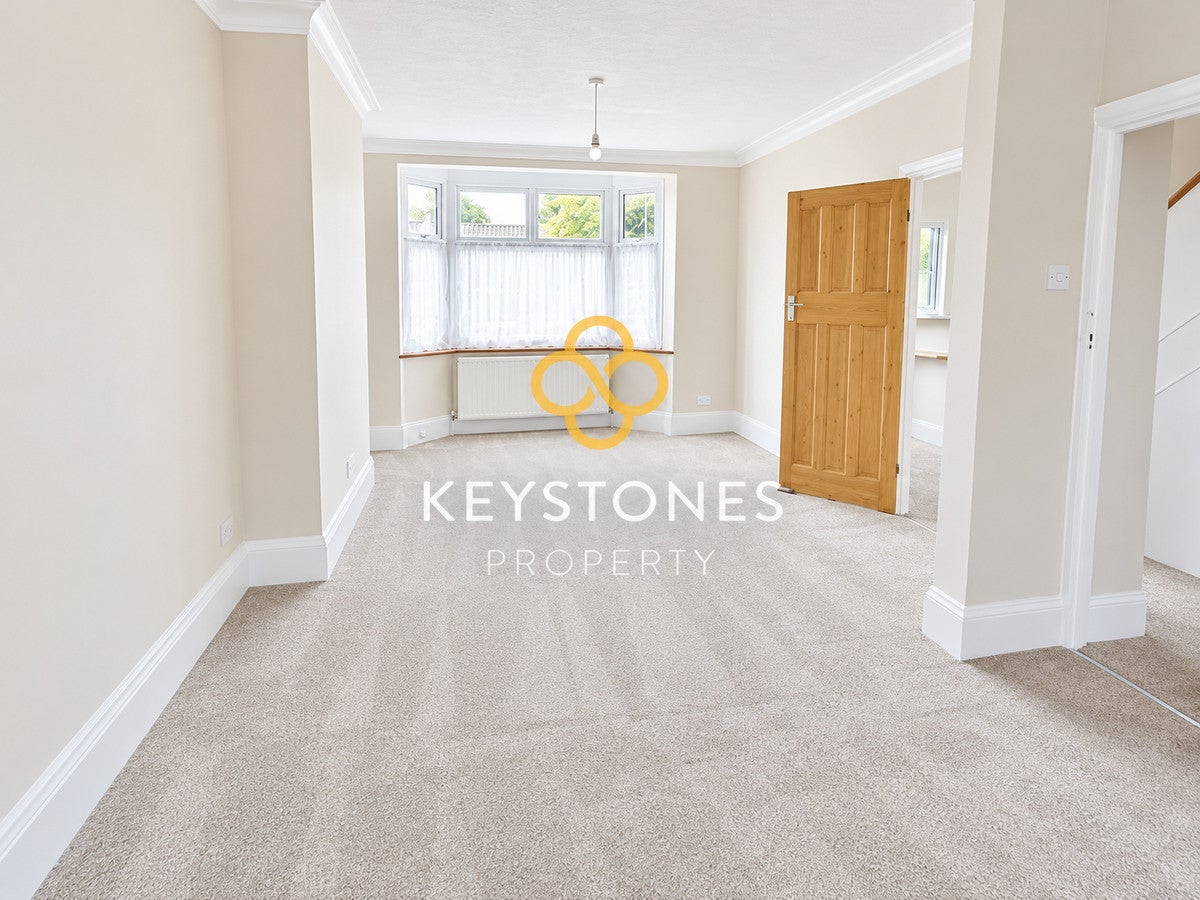 House Radnor Crescent in Greater London