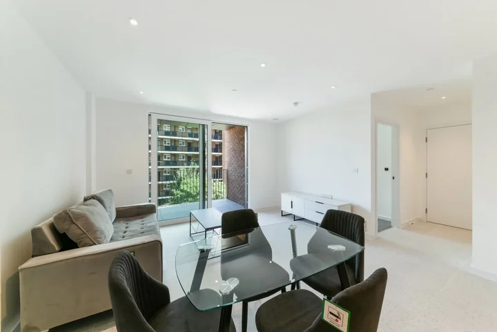 Flat Hardinge Street in Greater London
