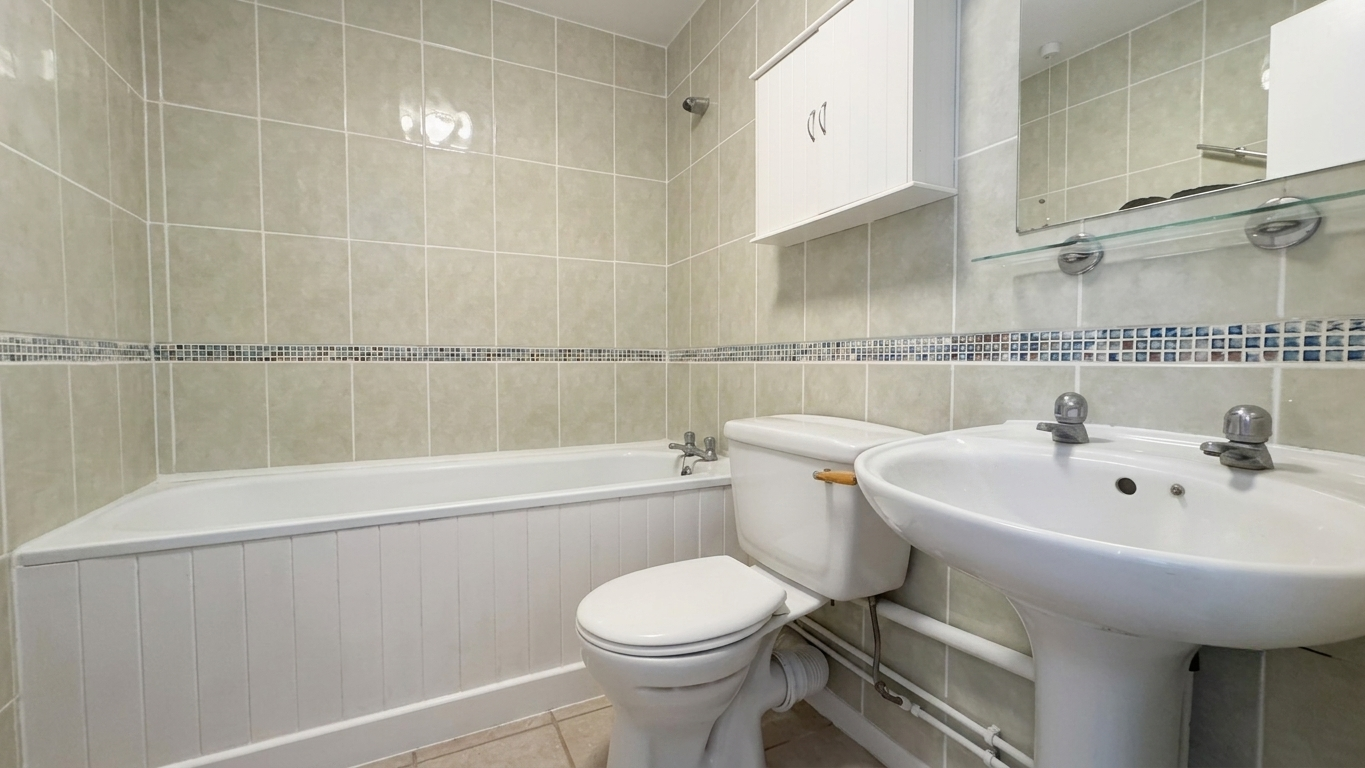 Flat Lime Row in Greater London