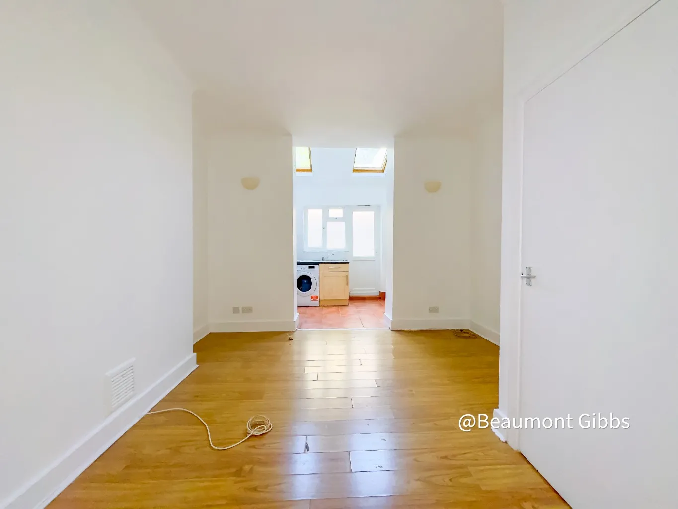 Flat Vicarage Park in Greater London