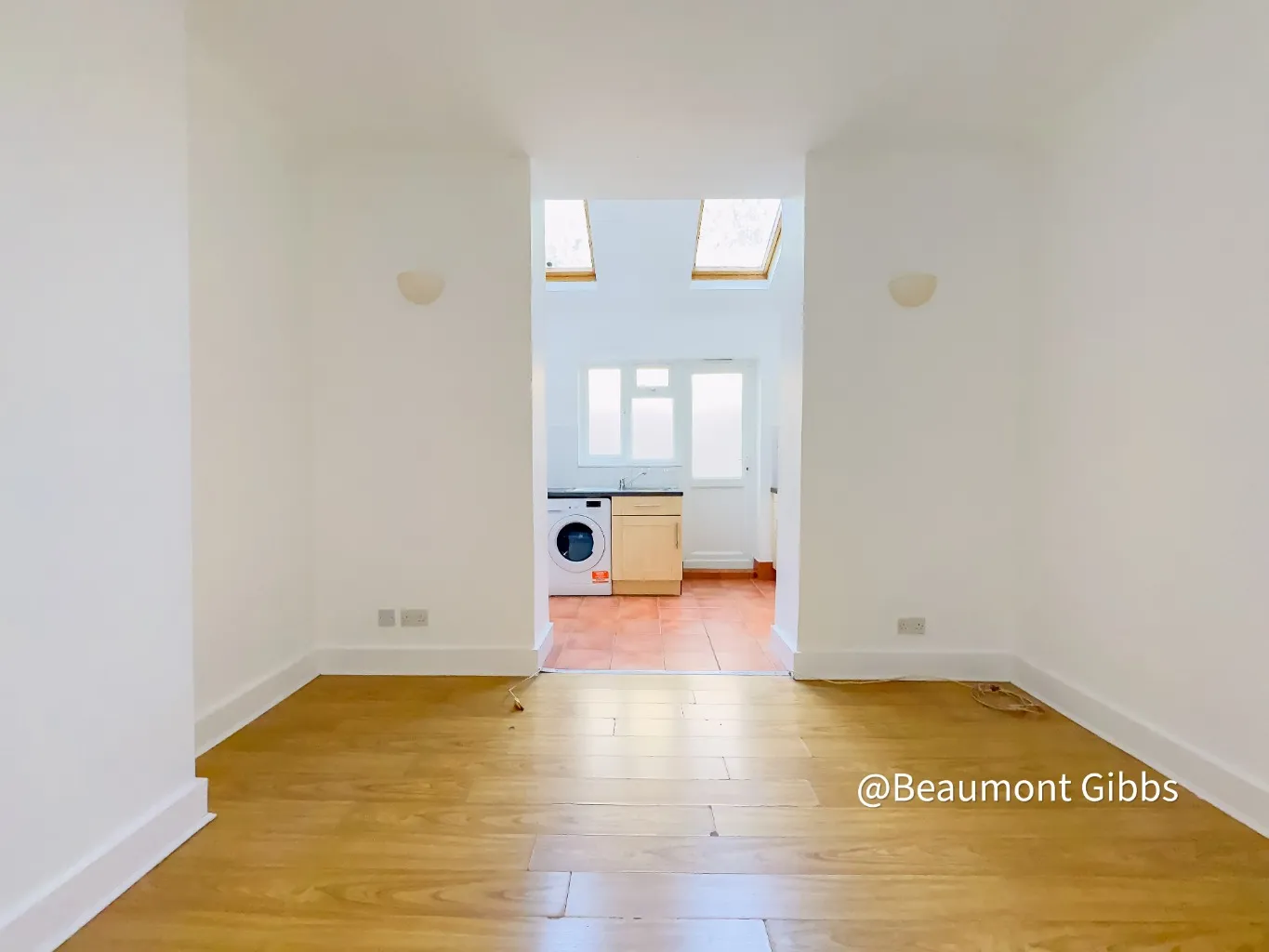 Flat Vicarage Park in Greater London