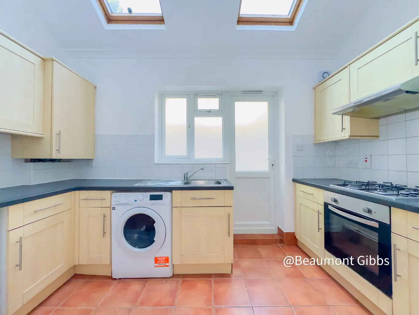 Flat Vicarage Park in Greater London