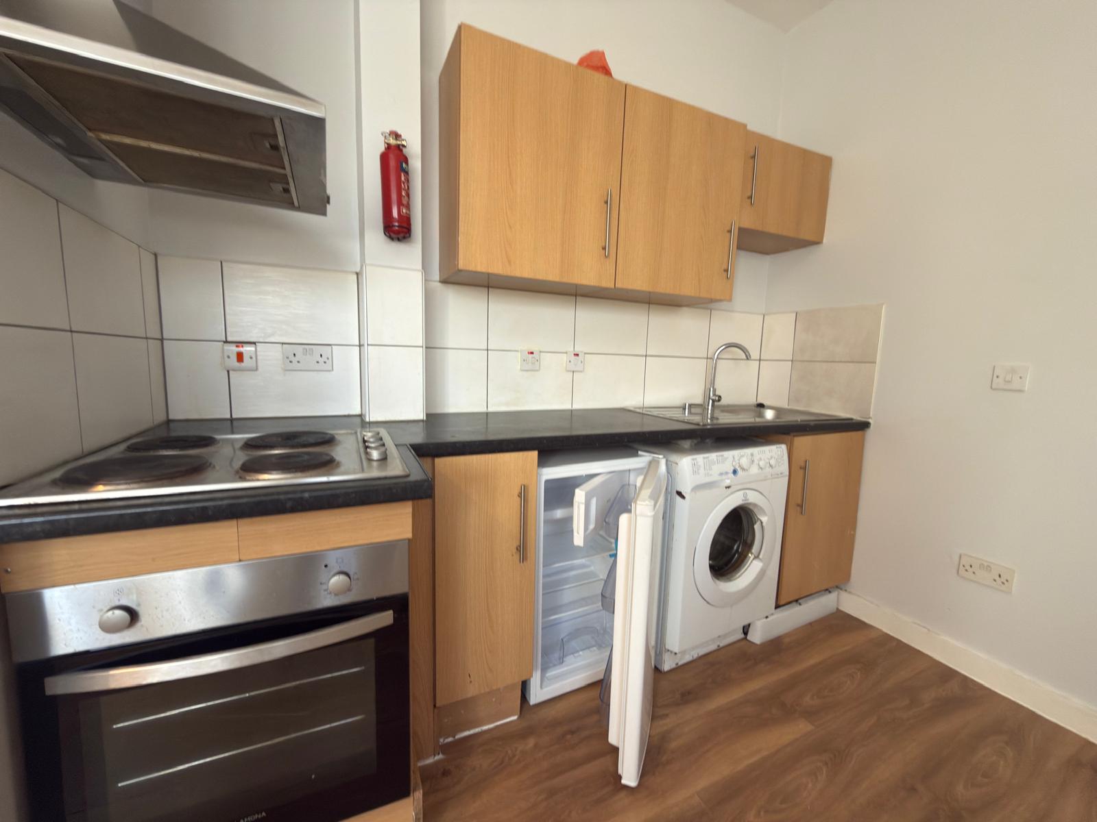 Room Thompson Close in Greater London
