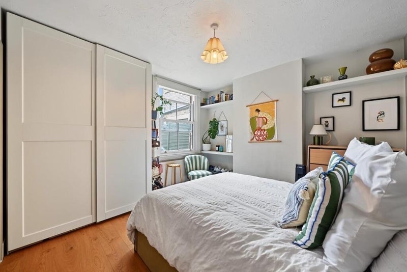 Flat Margaret Road in Greater London