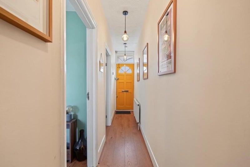 Flat Margaret Road in Greater London
