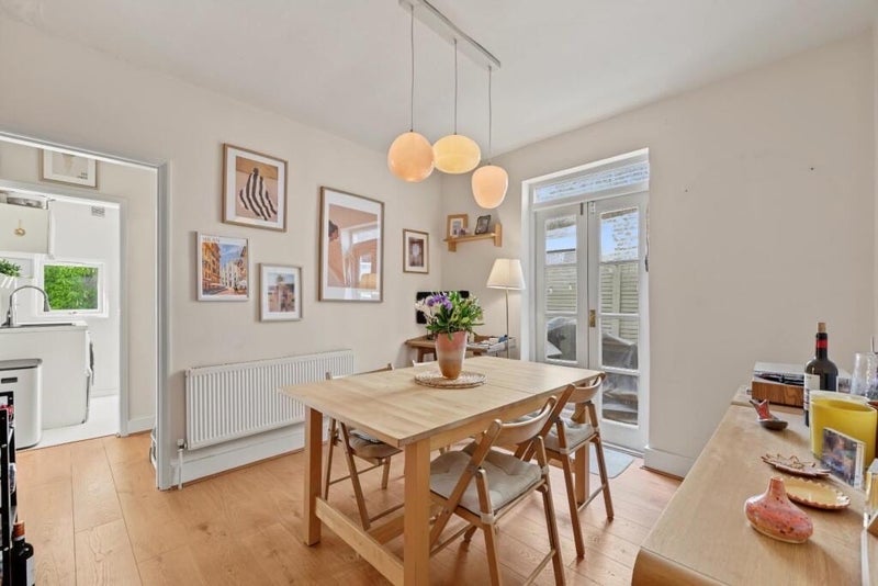 Flat Margaret Road in Greater London