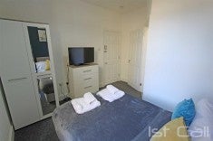 Room Honiton Road in Southend-on-Sea