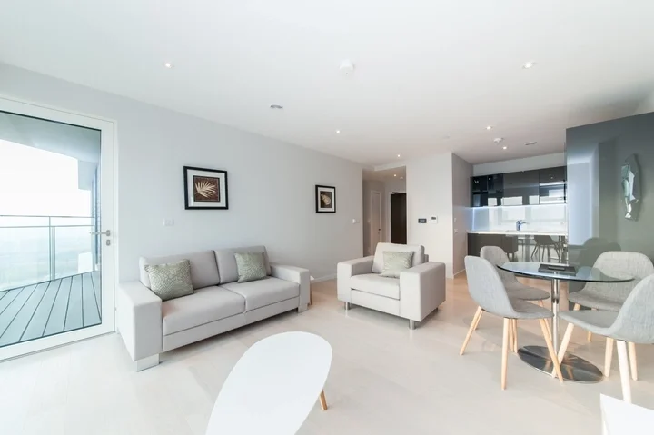 Flat Westfield Avenue in Greater London