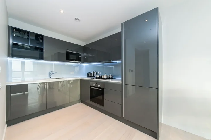 Flat Westfield Avenue in Greater London