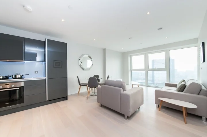 Flat Westfield Avenue in Greater London